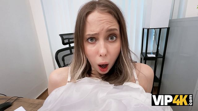 Жесткий анальный секс в позе раком